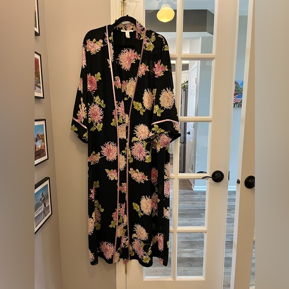 Oscar de la Renta pink label Black Floral Kimono/robe size Large EUC - Picture 1 of 7
